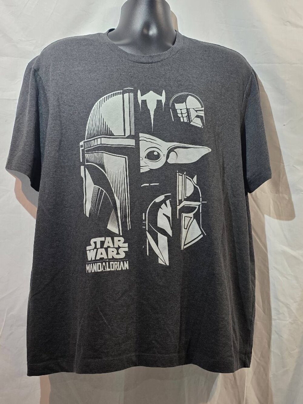 Star Wars The Mandalorian Graphic T-Shirt Gray Mens Size  (XL)